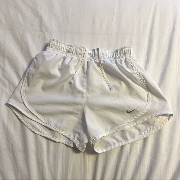 Nike White Athletic Shorts Lightweight Elastic Waist - Picture 2 of 6